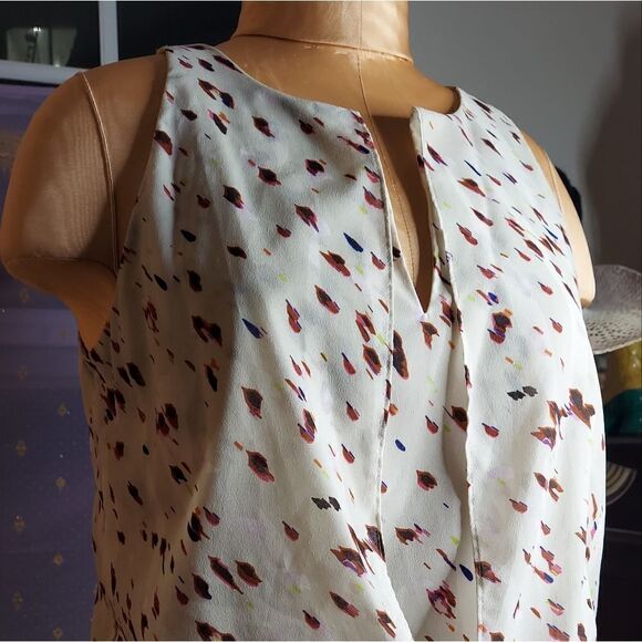 Ann Taylor Cutaway Keyhole Shell Blouse Cobbled Path Print Color - Picture 2 of 11